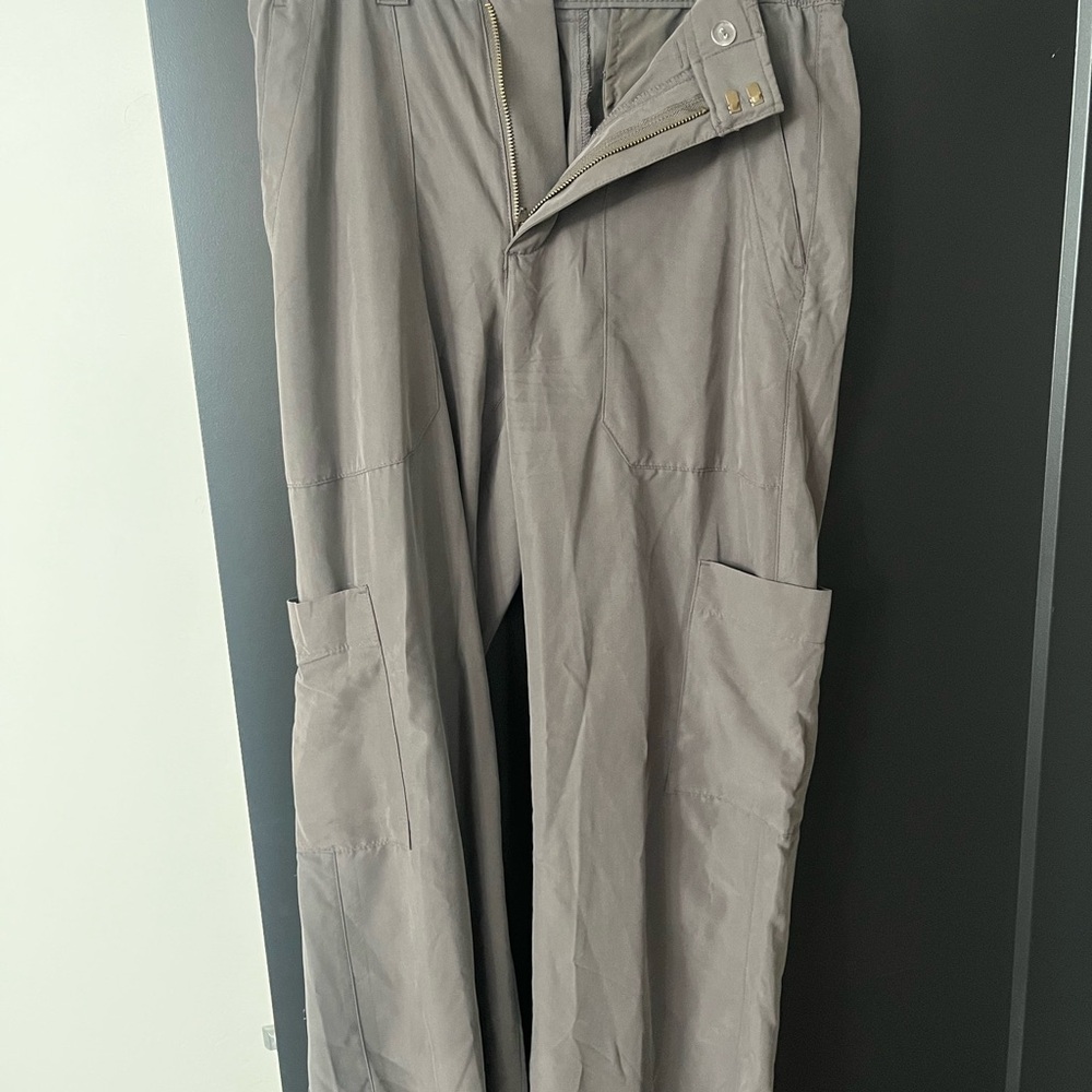 Old Navy Women’s Taupe Cargo Pants